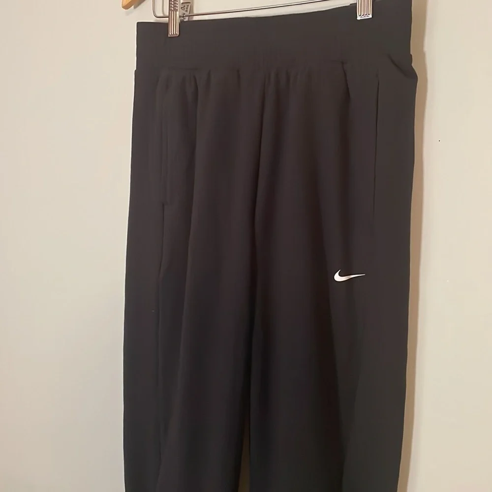 Nike Women's Yoga Crop Pants - New with tag - Picture 6 of 10